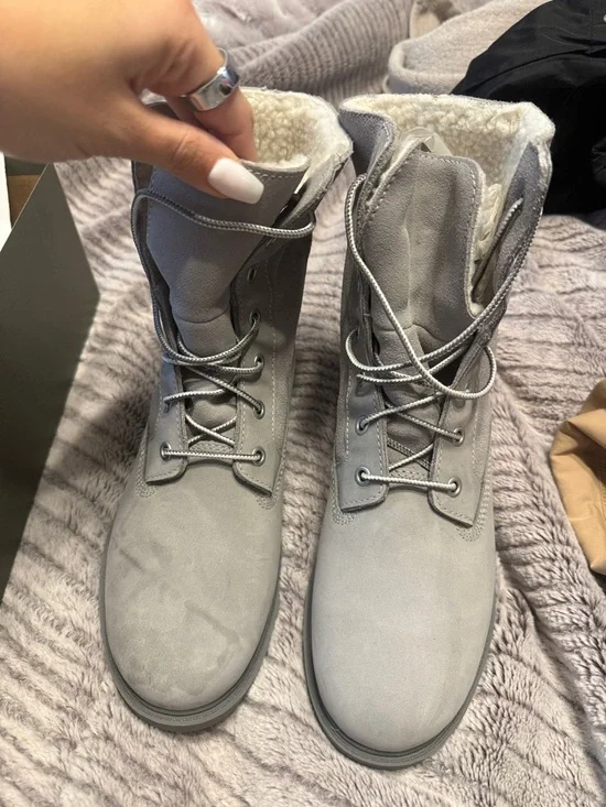 Timberland Light Gray Leather Lace-Up Boot with Gum Lug Sole - Picture 2 of 4